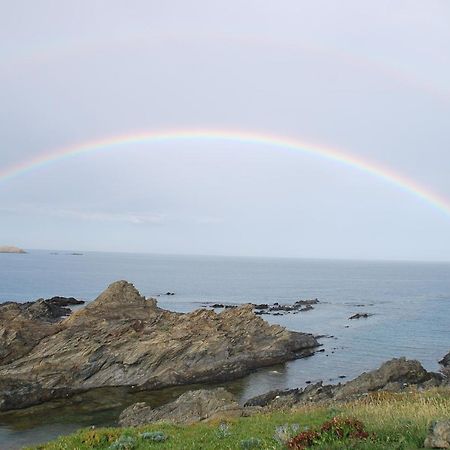 Es Caials Apartment Cadaques Luaran gambar