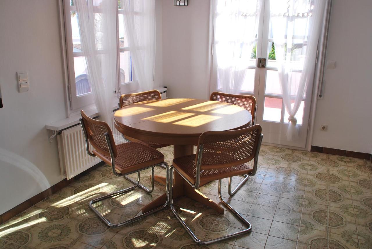 Es Caials Apartment Cadaques Luaran gambar