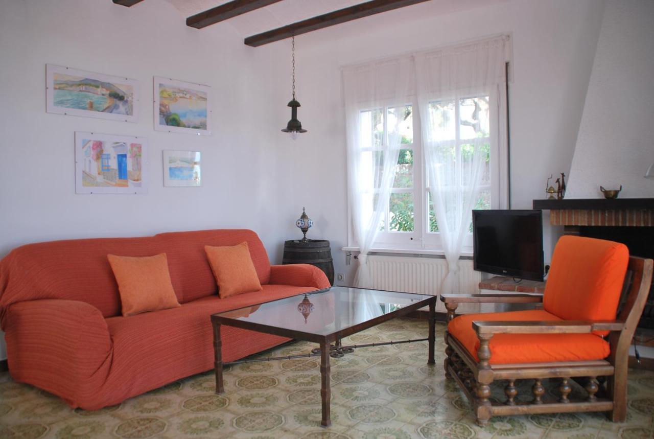 Es Caials Apartment Cadaques Luaran gambar