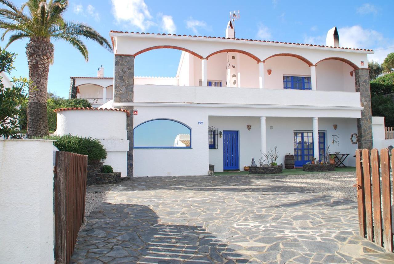 Es Caials Apartment Cadaques Luaran gambar