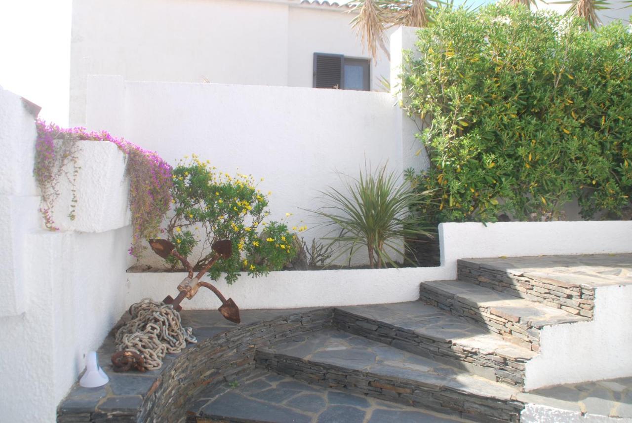 Es Caials Apartment Cadaques Luaran gambar