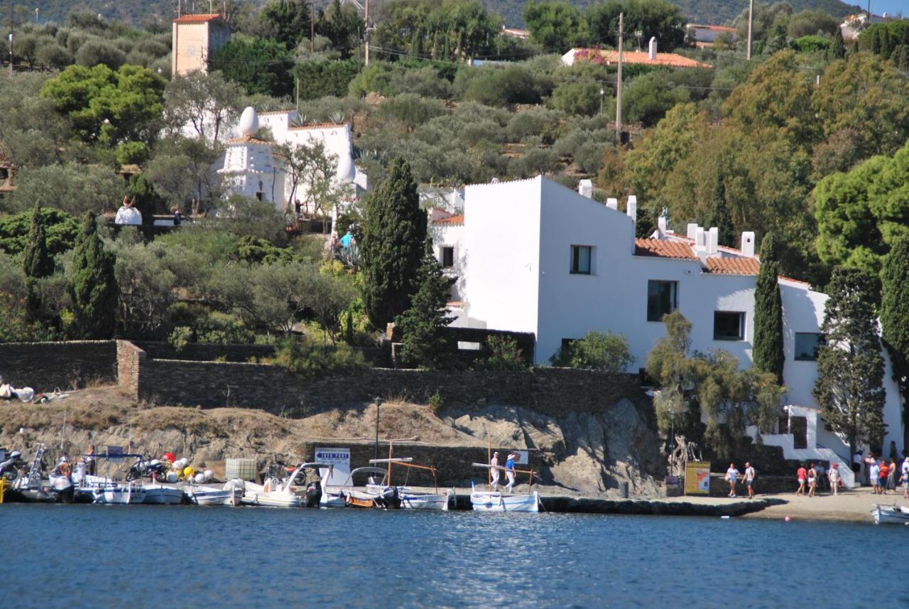Es Caials Apartment Cadaques Luaran gambar