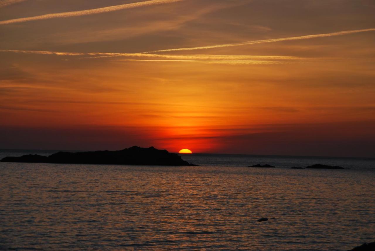 Es Caials Apartment Cadaques Luaran gambar