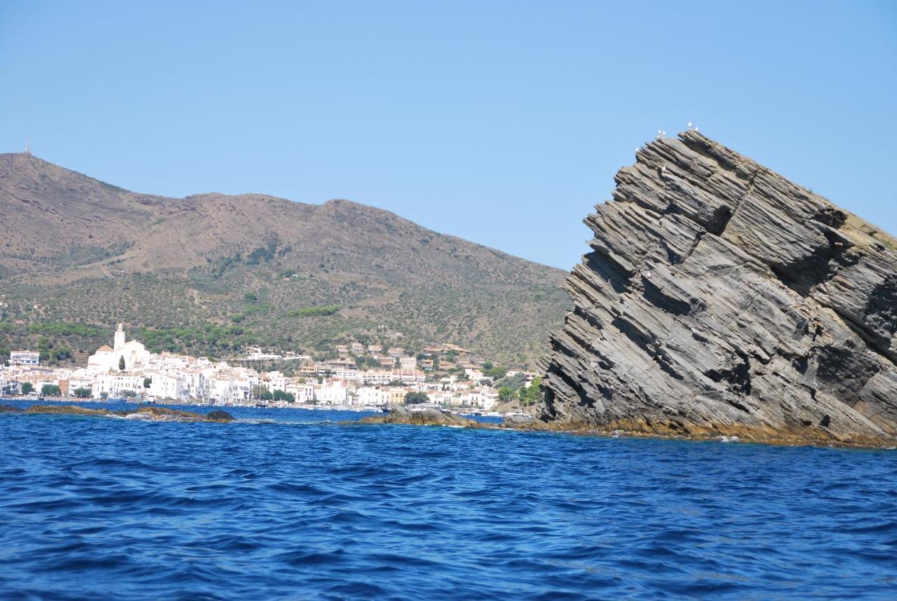 Es Caials Apartment Cadaques Luaran gambar