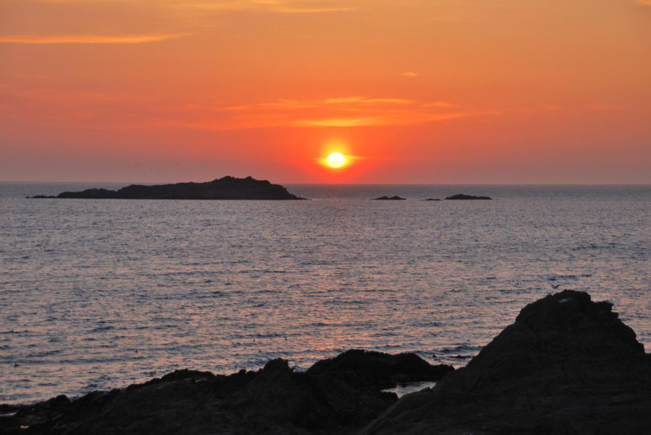 Es Caials Apartment Cadaques Luaran gambar