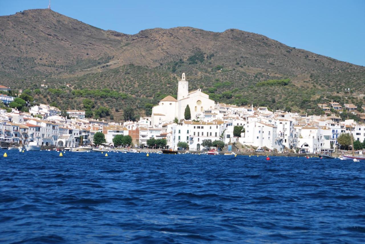 Es Caials Apartment Cadaques Luaran gambar