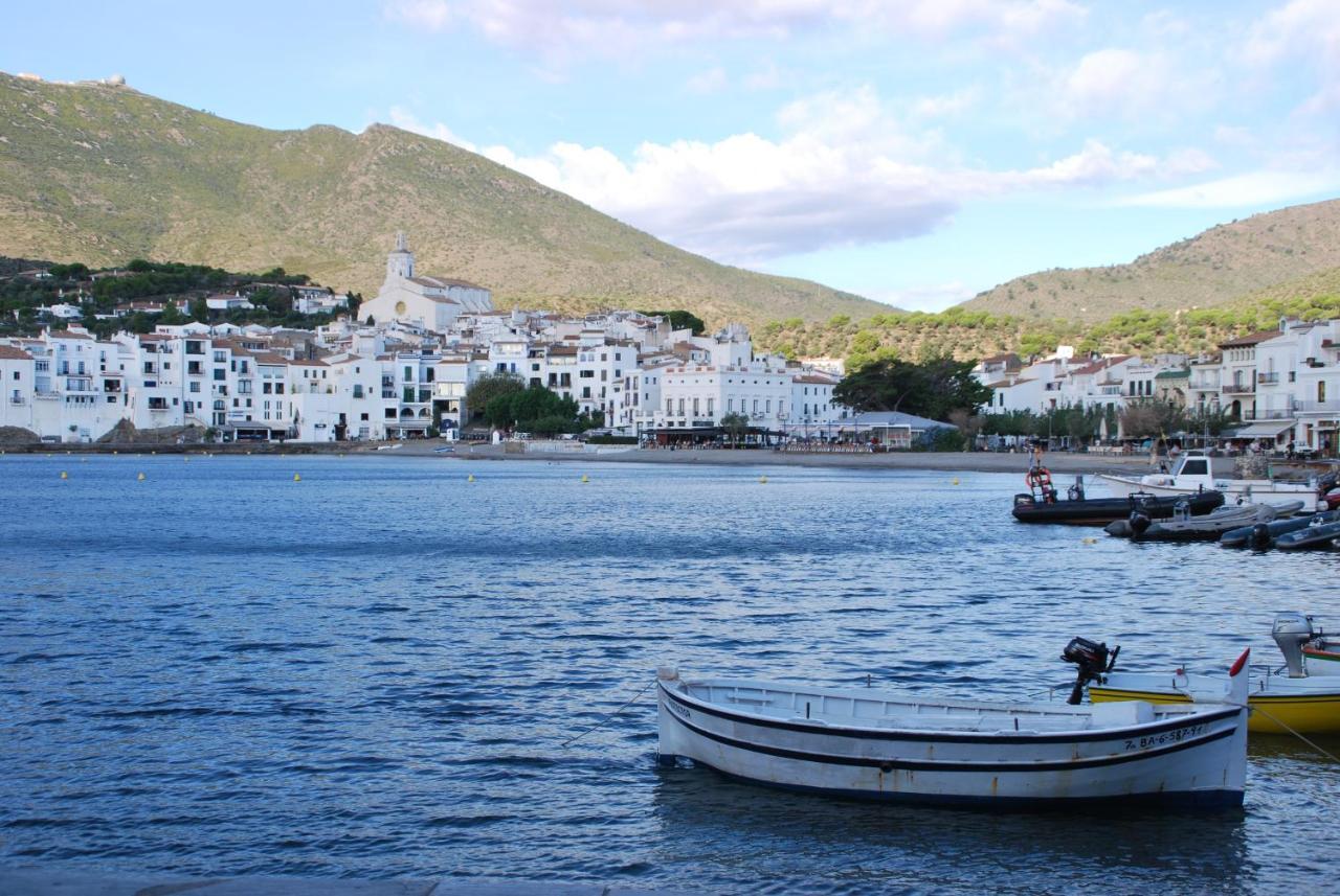 Es Caials Apartment Cadaques Luaran gambar