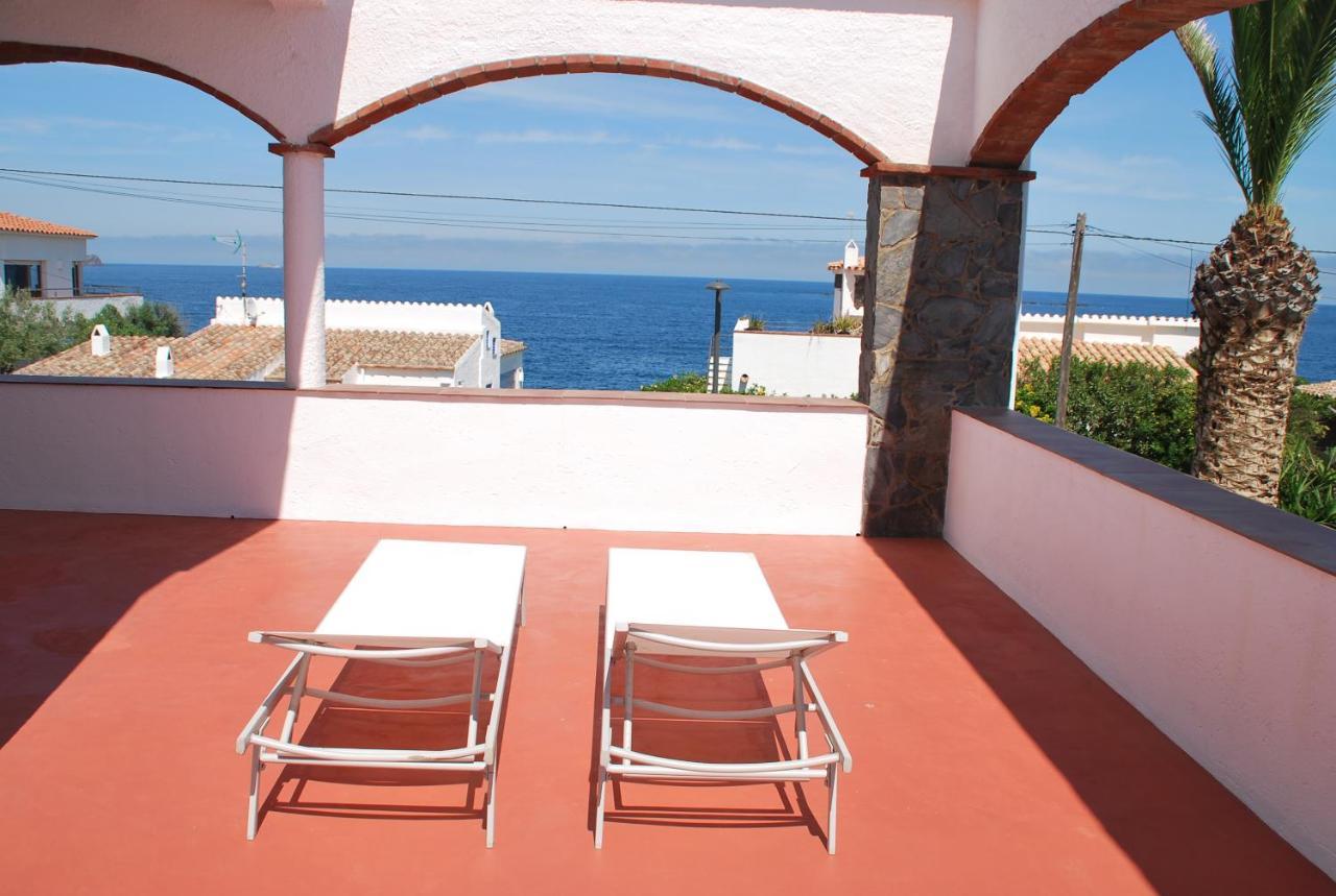Es Caials Apartment Cadaques Luaran gambar