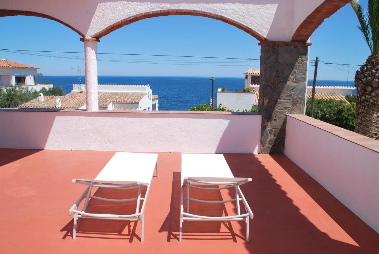 Es Caials Apartment Cadaques Luaran gambar
